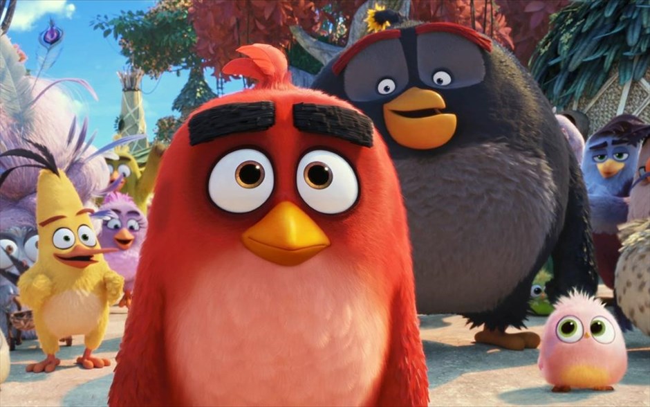 Angry Birds: Η Ταινία 2. Στη δεύτερη κινηματογραφική εξόρμηση των Angry Birds, με την υπογραφή του Θούροπ βαν Όρμαν, τα θυμωμένα πουλιά που δεν πετάνε και τα κακόβουλα πράσινα γουρούνια αντιμετωπίζουν μία κοινή απειλή που βάζει σε κίνδυνο τα νησιά τους. 