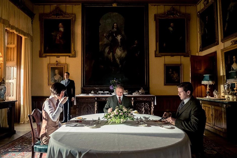 Ο Πύργος του Downton, ο Τζέραρντ Μπάτλερ και μια εφιαλτική γαμήλια νύχτα. Το πολυβραβευμένο σίριαλ μετακομίζει στη μεγάλη οθόνη, σε σκηνοθεσία Μάικλ Ένγκλερ. &nbsp;Η υπόθεση διαδραματίζεται μετά το τέλος της τηλεοπτικής σειράς. Η άφιξη του Βασιλιά Γεωργίου Ε΄ της Μεγάλης Βρετανίας και της Βασίλισσας Μαίρης, θα σημάνει συναγερμό στο επάνω σπίτι όπου διαμένει η οικογένεια, αλλά κυρίως στο κάτω σπίτι, καθώς τα πάντα πρέπει να είναι στην εντέλεια και ο χρόνος είναι περιορισμένος για μια επίσκεψη τέτοιων απαιτήσεων