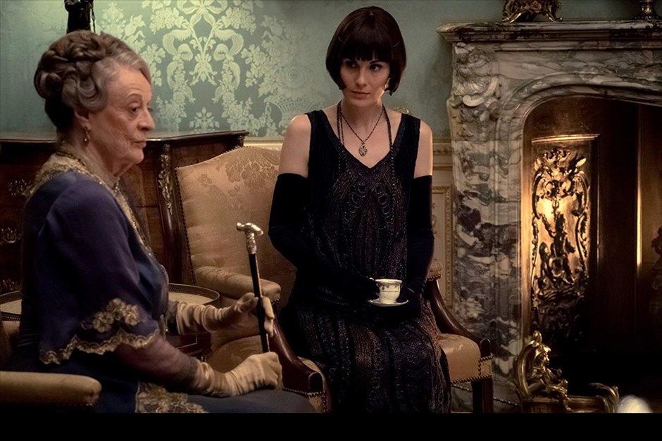 Ο Πύργος του Downton, ο Τζέραρντ Μπάτλερ και μια εφιαλτική γαμήλια νύχτα. Το πολυβραβευμένο σίριαλ μετακομίζει στη μεγάλη οθόνη, σε σκηνοθεσία Μάικλ Ένγκλερ. &nbsp;Η υπόθεση διαδραματίζεται μετά το τέλος της τηλεοπτικής σειράς. Η άφιξη του Βασιλιά Γεωργίου Ε΄ της Μεγάλης Βρετανίας και της Βασίλισσας Μαίρης, θα σημάνει συναγερμό στο επάνω σπίτι όπου διαμένει η οικογένεια, αλλά κυρίως στο κάτω σπίτι, καθώς τα πάντα πρέπει να είναι στην εντέλεια και ο χρόνος είναι περιορισμένος για μια επίσκεψη τέτοιων απαιτήσεων