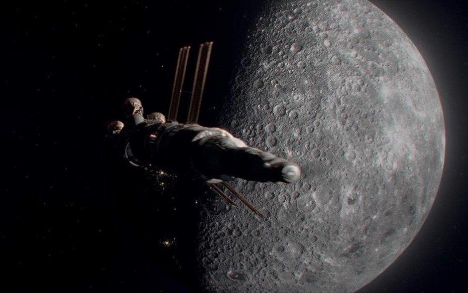 Ad Astra. Ο αστροναύτης Ρόι ΜακΜπράιντ ταξιδεύει στα πέρατα του ηλιακού συστήματος για να βρει τον χαμένο πατέρα του και να διαλευκάνει ένα μυστήριο που απειλεί την επιβίωση του πλανήτη.&nbsp;Το ταξίδι του θα φέρει στην επιφάνεια μυστικά που θέτουν υπό αμφισβήτηση τη φύση της ανθρώπινης ύπαρξης και τη θέση μας στο σύμπαν. &nbsp;Ο σκηνοθέτης Τζέιμς Γκρέι&nbsp;στέλνει τον Μπραντ Πιτ στ’ αστέρια, ίσως και στα Όσκαρ.