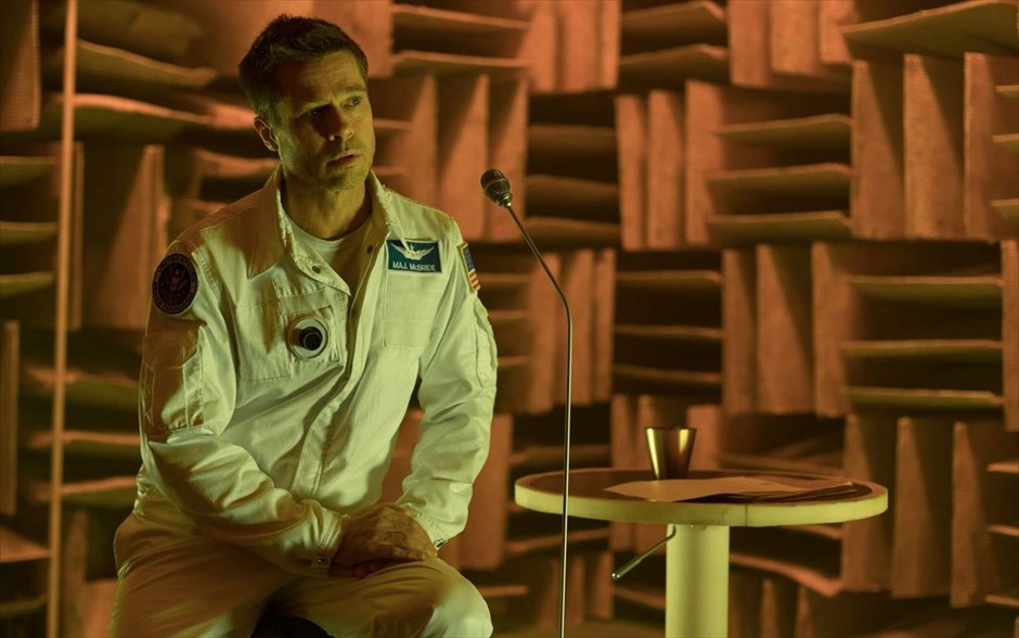Ad Astra. Ο αστροναύτης Ρόι ΜακΜπράιντ ταξιδεύει στα πέρατα του ηλιακού συστήματος για να βρει τον χαμένο πατέρα του και να διαλευκάνει ένα μυστήριο που απειλεί την επιβίωση του πλανήτη.&nbsp;Το ταξίδι του θα φέρει στην επιφάνεια μυστικά που θέτουν υπό αμφισβήτηση τη φύση της ανθρώπινης ύπαρξης και τη θέση μας στο σύμπαν. &nbsp;Ο σκηνοθέτης Τζέιμς Γκρέι&nbsp;στέλνει τον Μπραντ Πιτ στ’ αστέρια, ίσως και στα Όσκαρ.