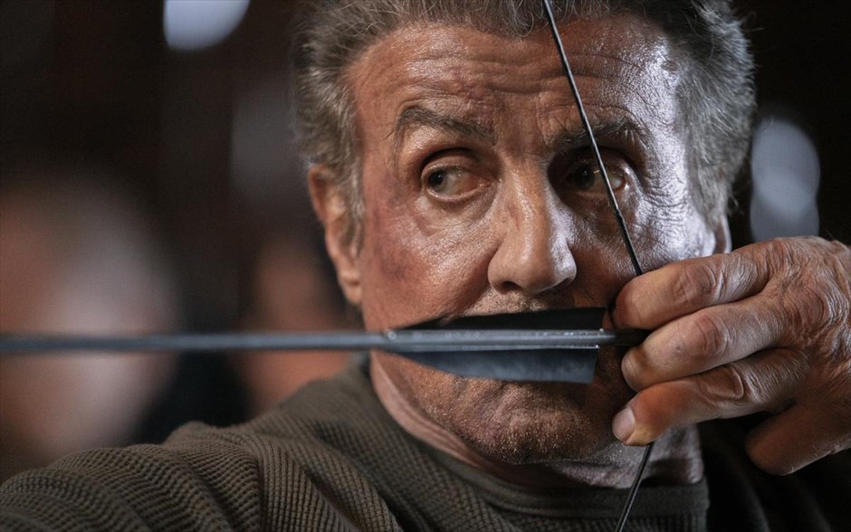 Rambo: Το Τελευταίο Αίμα. Τέσσερις δεκαετίες μετά, φτάνουμε από το Πρώτο στο Τελευταίο Αίμα, όπου ο Τζον Ράμπο θα πρέπει να έρθει αντιμέτωπος&nbsp;με το παρελθόν του και να φέρει ξανά στην επιφάνεια τις ανελέητες πολεμικές του ικανότητες, με σκοπό να πάρει εκδίκηση στην τελευταία του&nbsp;επικίνδυνη αποστολή.