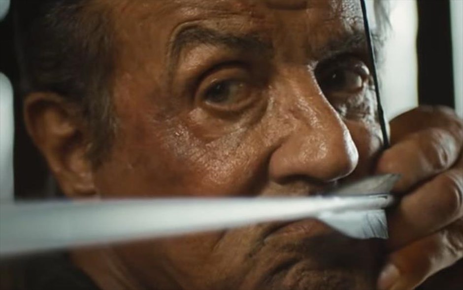 Rambo: Το Τελευταίο Αίμα. Τέσσερις δεκαετίες μετά, φτάνουμε από το Πρώτο στο Τελευταίο Αίμα, όπου ο Τζον Ράμπο θα πρέπει να έρθει αντιμέτωπος&nbsp;με το παρελθόν του και να φέρει ξανά στην επιφάνεια τις ανελέητες πολεμικές του ικανότητες, με σκοπό να πάρει εκδίκηση στην τελευταία του&nbsp;επικίνδυνη αποστολή.