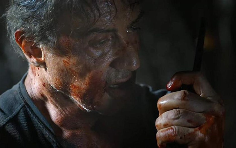 Rambo: Το Τελευταίο Αίμα. Τέσσερις δεκαετίες μετά, φτάνουμε από το Πρώτο στο Τελευταίο Αίμα, όπου ο Τζον Ράμπο θα πρέπει να έρθει αντιμέτωπος&nbsp;με το παρελθόν του και να φέρει ξανά στην επιφάνεια τις ανελέητες πολεμικές του ικανότητες, με σκοπό να πάρει εκδίκηση στην τελευταία του&nbsp;επικίνδυνη αποστολή.
