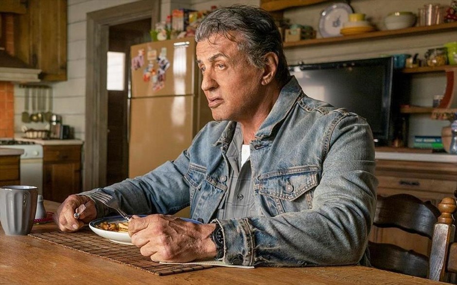 Rambo: Το Τελευταίο Αίμα. Τέσσερις δεκαετίες μετά, φτάνουμε από το Πρώτο στο Τελευταίο Αίμα, όπου ο Τζον Ράμπο θα πρέπει να έρθει αντιμέτωπος&nbsp;με το παρελθόν του και να φέρει ξανά στην επιφάνεια τις ανελέητες πολεμικές του ικανότητες, με σκοπό να πάρει εκδίκηση στην τελευταία του&nbsp;επικίνδυνη αποστολή.