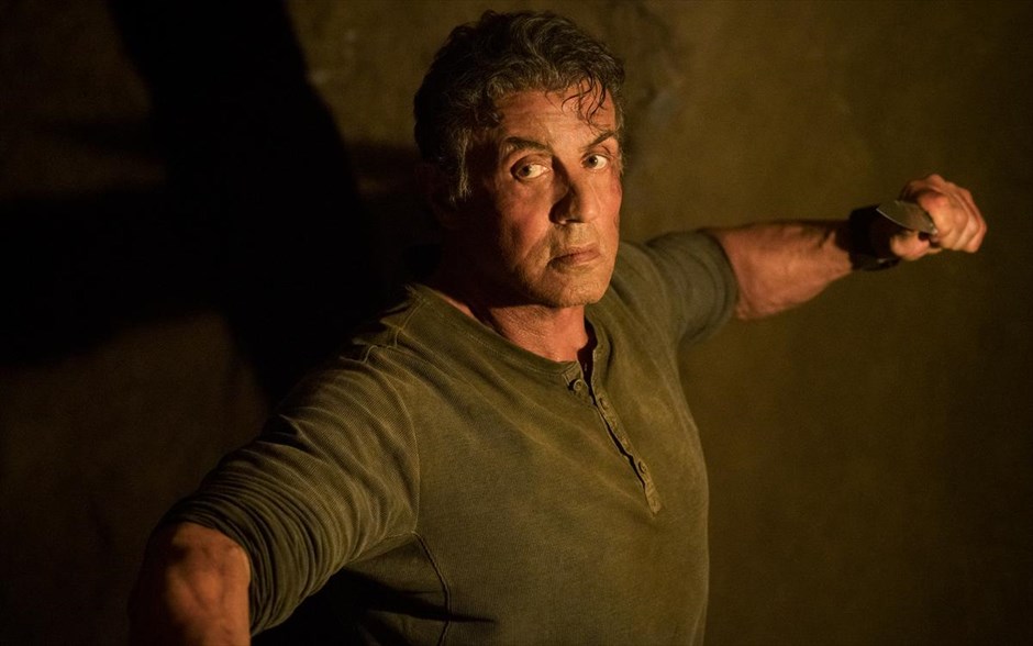 Rambo: Το Τελευταίο Αίμα. Τέσσερις δεκαετίες μετά, φτάνουμε από το Πρώτο στο Τελευταίο Αίμα, όπου ο Τζον Ράμπο θα πρέπει να έρθει αντιμέτωπος&nbsp;με το παρελθόν του και να φέρει ξανά στην επιφάνεια τις ανελέητες πολεμικές του ικανότητες, με σκοπό να πάρει εκδίκηση στην τελευταία του&nbsp;επικίνδυνη αποστολή.
