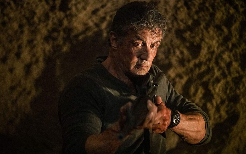 Rambo: Το Τελευταίο Αίμα. Τέσσερις δεκαετίες μετά, φτάνουμε από το Πρώτο στο Τελευταίο Αίμα, όπου ο Τζον Ράμπο θα πρέπει να έρθει αντιμέτωπος&nbsp;με το παρελθόν του και να φέρει ξανά στην επιφάνεια τις ανελέητες πολεμικές του ικανότητες, με σκοπό να πάρει εκδίκηση στην τελευταία του&nbsp;επικίνδυνη αποστολή.