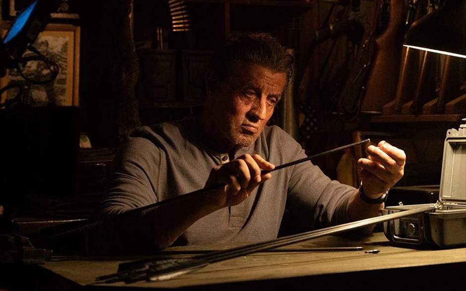 Rambo: Το Τελευταίο Αίμα. Τέσσερις δεκαετίες μετά, φτάνουμε από το Πρώτο στο Τελευταίο Αίμα, όπου ο Τζον Ράμπο θα πρέπει να έρθει αντιμέτωπος&nbsp;με το παρελθόν του και να φέρει ξανά στην επιφάνεια τις ανελέητες πολεμικές του ικανότητες, με σκοπό να πάρει εκδίκηση στην τελευταία του&nbsp;επικίνδυνη αποστολή.