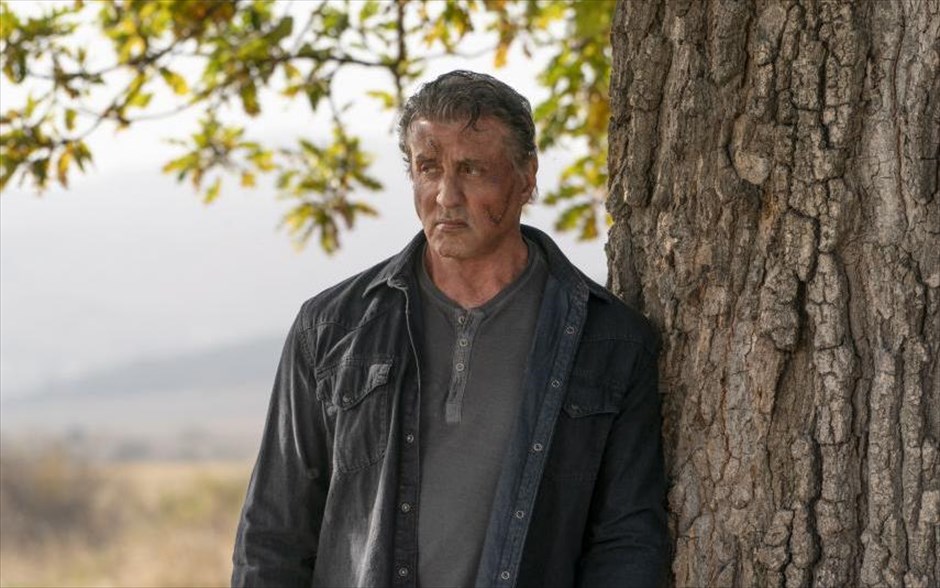 Rambo: Το Τελευταίο Αίμα. Τέσσερις δεκαετίες μετά, φτάνουμε από το Πρώτο στο Τελευταίο Αίμα, όπου ο Τζον Ράμπο θα πρέπει να έρθει αντιμέτωπος&nbsp;με το παρελθόν του και να φέρει ξανά στην επιφάνεια τις ανελέητες πολεμικές του ικανότητες, με σκοπό να πάρει εκδίκηση στην τελευταία του&nbsp;επικίνδυνη αποστολή.