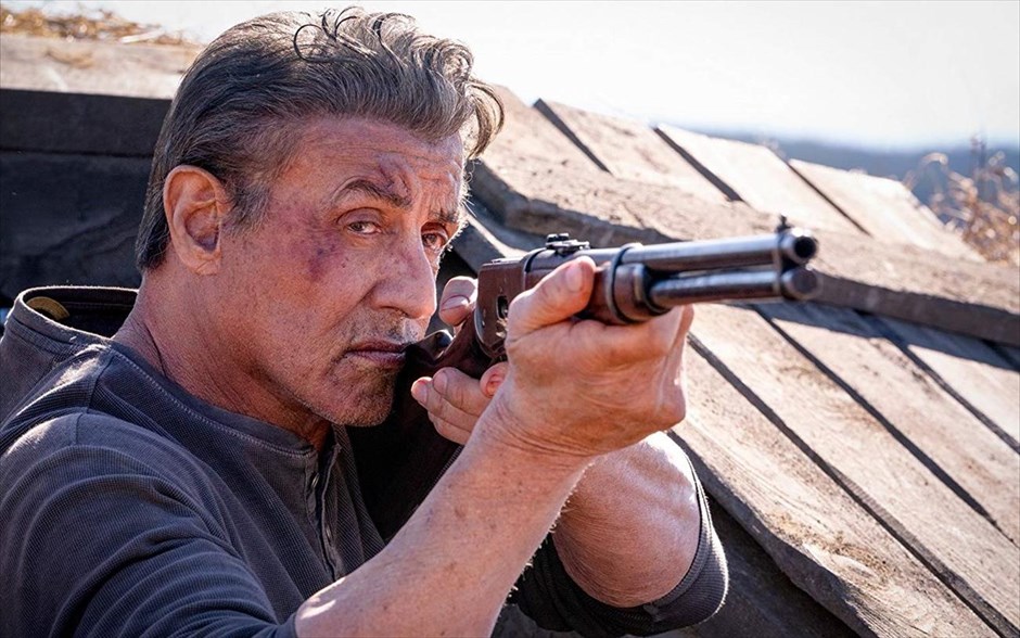 Rambo: Το Τελευταίο Αίμα. Τέσσερις δεκαετίες μετά, φτάνουμε από το Πρώτο στο Τελευταίο Αίμα, όπου ο Τζον Ράμπο θα πρέπει να έρθει αντιμέτωπος&nbsp;με το παρελθόν του και να φέρει ξανά στην επιφάνεια τις ανελέητες πολεμικές του ικανότητες, με σκοπό να πάρει εκδίκηση στην τελευταία του&nbsp;επικίνδυνη αποστολή.