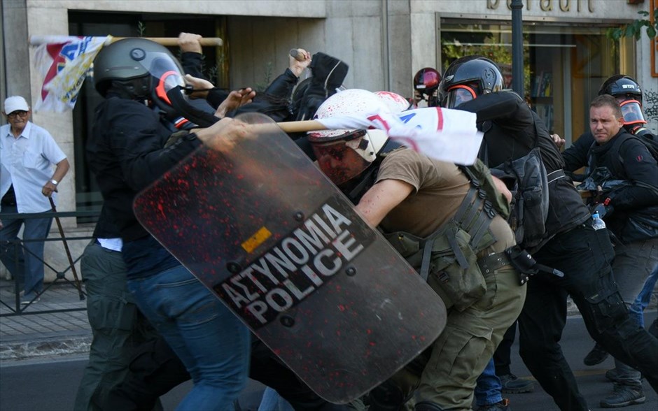 Επεισόδια στην πορεία του ΚΚΕ. Επεισόδια σημειώθηκαν στην πορεία του ΚΚΕ στο άγαλμα Τρούμαν, η οποία πραγματοποιήθηκε ως ένδειξη διαμαρτυρίας για την επίσκεψη Πομπέο. Οι διαδηλωτές συγκρούστηκαν με τους αστυνομικού, οι οποίοι απάντησαν με ρίψη χημικών.