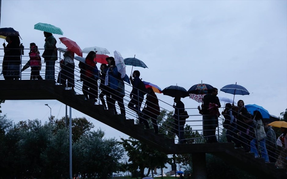 Χρωματιστές ομπρέλες στην Θεσσαλονίκη . Συγκέντρωση διαμαρτυρίας της Κίνησης Πολιτών Θεσσαλονίκης για την Προστασία της Πολιτιστικής Κληρονομιάς με χρωματιστές ομπρέλες έξω από το Δημαρχείο Θεσσαλονίκης κατά την διάρκεια ειδικής συνεδρίασης του Δημοτικού Συμβουλίου με θέμα «Η εξέλιξη των έργων του μετρό της Θεσσαλονίκης-νέα χρονοδιαγράμματα ολοκλήρωσης», Θεσσαλονίκη