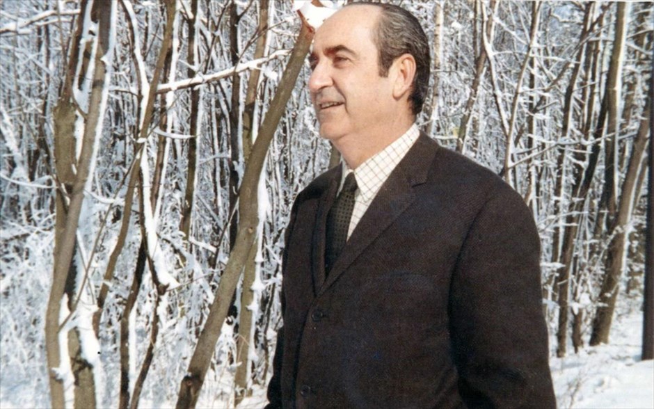«Ορεινές Συμφωνίες». Λίγα χρόνια πριν τον θάνατό του, ο Κωνσταντίνος Μητσοτάκης ρωτήθηκε ποια από αυτά που κατάφερε να κάνει στα εβδομήντα χρόνια ενεργής παρουσίας του στον δημόσιο βίο, θεωρούσε ο ίδιος, με την απόσταση του χρόνου πλέον, πιο σημαντικά. Οι απαντήσεις του εμπνέουν την ταινία «Ορεινές Συμφωνίες» που παρουσιάζει το Ίδρυμα Κωνσταντίνος Κ. Μητσοτάκης.
