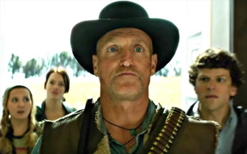 Zombieland: Διπλή Βολή. Μέσα από έκρυθμες, κωμικές καταστάσεις που εκτυλίσσονται από τον Λευκό Οίκο μέχρι την ενδοχώρα, η παρέα της πρώτης ταινίας πρέπει να αντιμετωπίσει πολλά νέα είδη ζόμπι που έχουν εξελιχθεί, αλλά και νέους επιζώντες. Ένα ανορθόδοξο θρίλερ, όπου η κωμωδία συναντά τον τρόμο με σπαρταριστά αποτελέσματα.
 