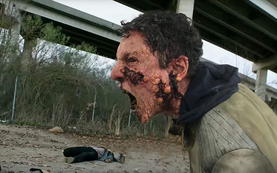 Zombieland: Διπλή Βολή. Μέσα από έκρυθμες, κωμικές καταστάσεις που εκτυλίσσονται από τον Λευκό Οίκο μέχρι την ενδοχώρα, η παρέα της πρώτης ταινίας πρέπει να αντιμετωπίσει πολλά νέα είδη ζόμπι που έχουν εξελιχθεί, αλλά και νέους επιζώντες. Ένα ανορθόδοξο θρίλερ, όπου η κωμωδία συναντά τον τρόμο με σπαρταριστά αποτελέσματα.
&nbsp;