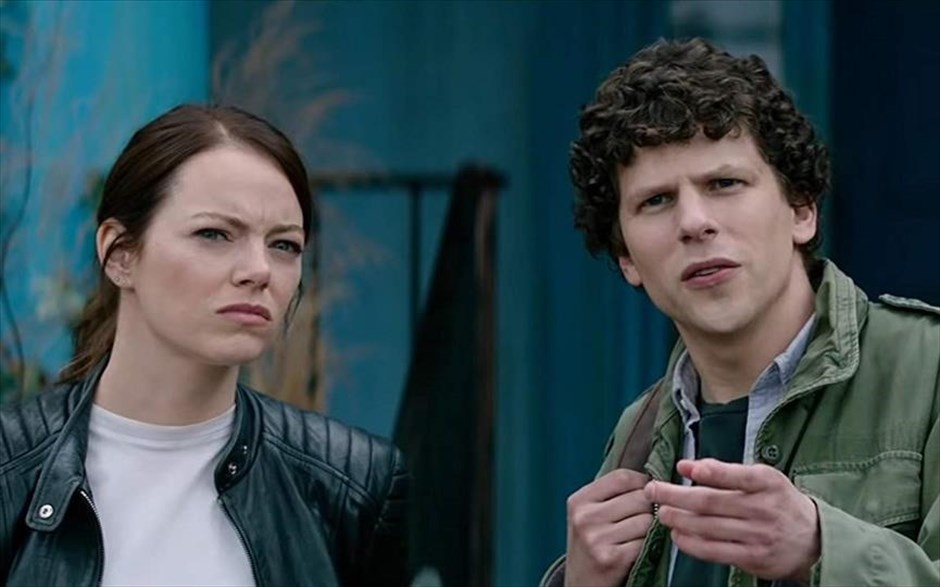 Zombieland: Διπλή Βολή. Μέσα από έκρυθμες, κωμικές καταστάσεις που εκτυλίσσονται από τον Λευκό Οίκο μέχρι την ενδοχώρα, η παρέα της πρώτης ταινίας πρέπει να αντιμετωπίσει πολλά νέα είδη ζόμπι που έχουν εξελιχθεί, αλλά και νέους επιζώντες. Ένα ανορθόδοξο θρίλερ, όπου η κωμωδία συναντά τον τρόμο με σπαρταριστά αποτελέσματα.
&nbsp;