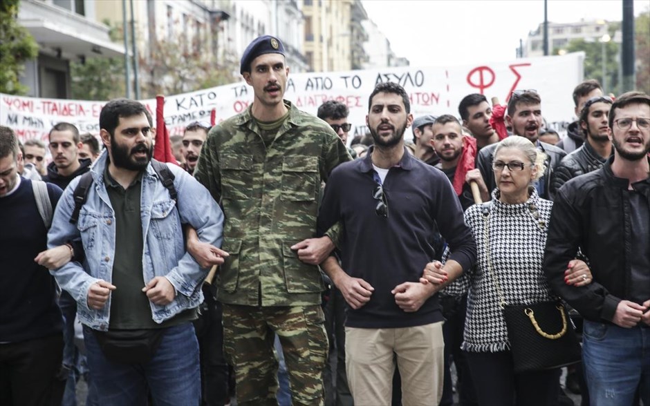 Πολυτεχνείο - Πορεία. 