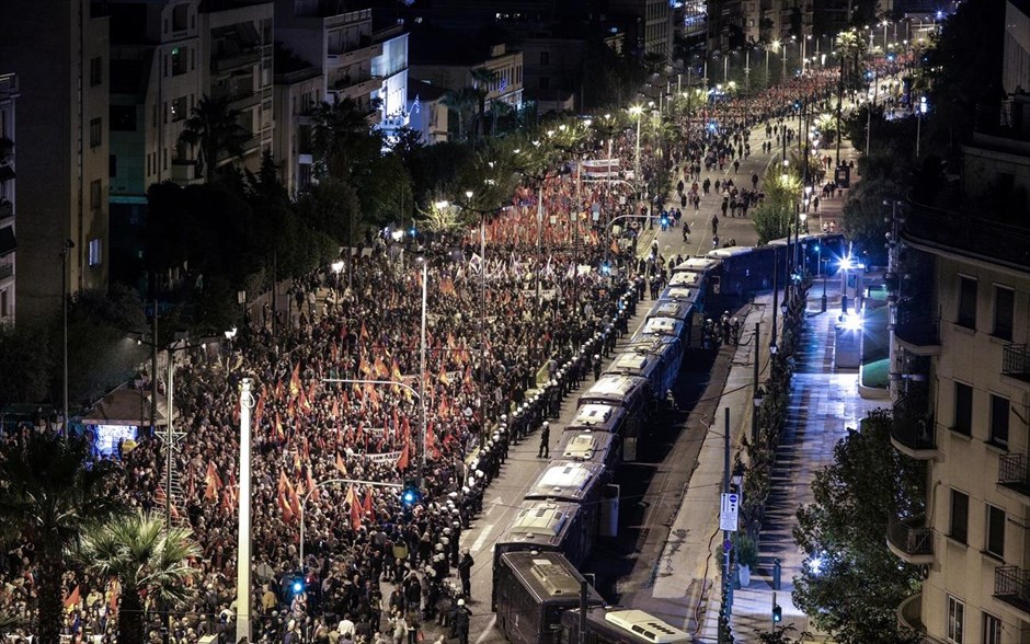 Πολυτεχνείο - Πορεία. 