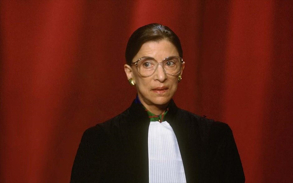 RBG: Μια Ζωη για τη Δικαιοσύνη  . Το υποψήφιο για Όσκαρ ντοκιμαντέρ των Τζούλι Κόεν και Μπέτσι Γουέστ παρουσιάζει την τεράστια ιστορία της μικροσκοπικής Ρουθ Μπέιντερ Γκίνσμπεργκ, της δεύτερης γυναίκας αντιπροέδρου του Ανωτάτου Δικαστηρίου των ΗΠΑ.  Πρόκειται για την πρώτη δικαστίνα που έγινε pop culture φαινόμενο.