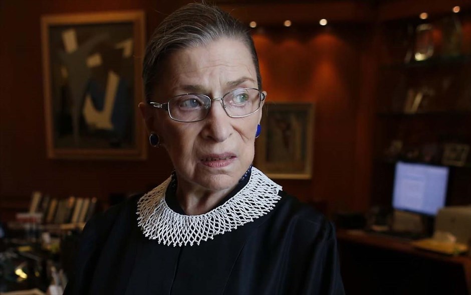 RBG: Μια Ζωη για τη Δικαιοσύνη  . Το υποψήφιο για Όσκαρ ντοκιμαντέρ των Τζούλι Κόεν και Μπέτσι Γουέστ παρουσιάζει την τεράστια ιστορία της μικροσκοπικής Ρουθ Μπέιντερ Γκίνσμπεργκ, της δεύτερης γυναίκας αντιπροέδρου του Ανωτάτου Δικαστηρίου των ΗΠΑ.  Πρόκειται για την πρώτη δικαστίνα που έγινε pop culture φαινόμενο.