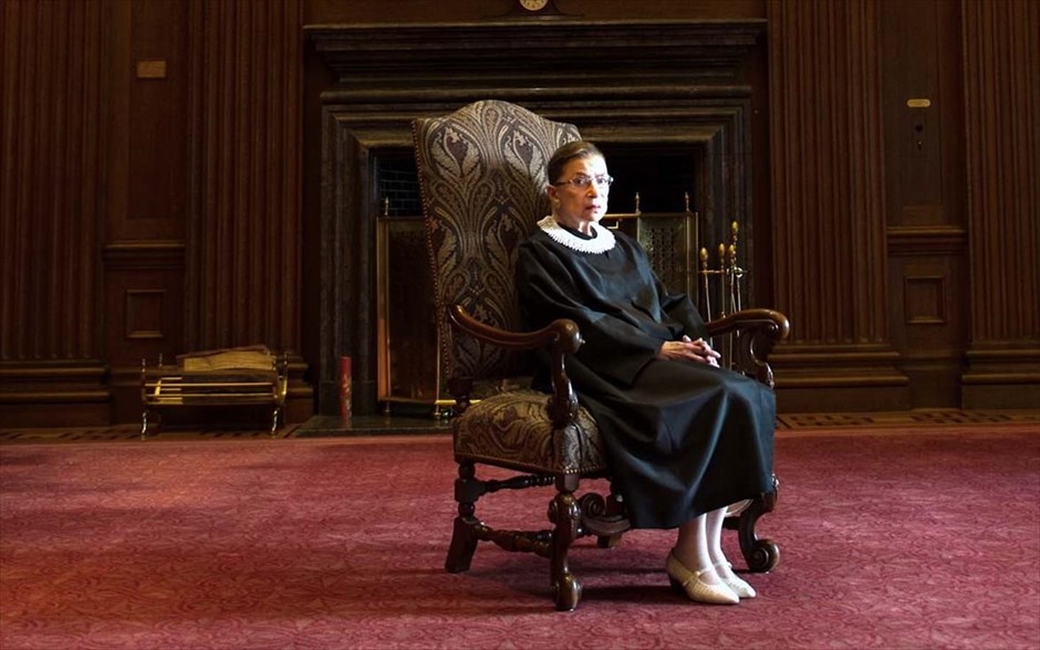 RBG: Μια Ζωη για τη Δικαιοσύνη  . Το υποψήφιο για Όσκαρ ντοκιμαντέρ των Τζούλι Κόεν και Μπέτσι Γουέστ παρουσιάζει την τεράστια ιστορία της μικροσκοπικής Ρουθ Μπέιντερ Γκίνσμπεργκ, της δεύτερης γυναίκας αντιπροέδρου του Ανωτάτου Δικαστηρίου των ΗΠΑ.&nbsp; Πρόκειται για την πρώτη δικαστίνα που έγινε pop culture φαινόμενο.