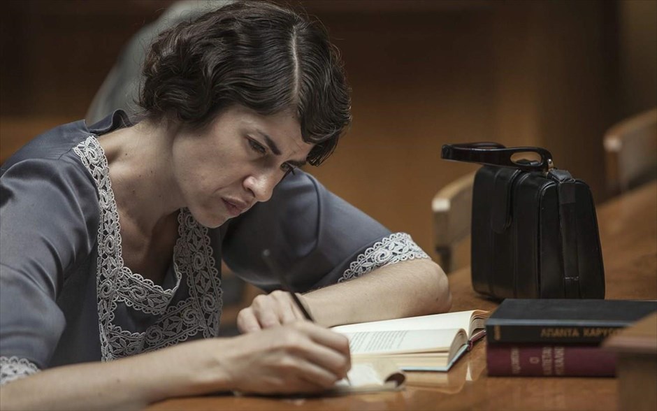 «Ευτυχία». Στο βιογραφικό δράμα του Άγγελου Φραντζή, παρουσιάζεται η ζωή της Ευτυχίας Παπαγιαννοπούλου, από τον ξεριζωμό στη Σμύρνη μέχρι την καταξίωσή της, τα ανομολόγητα πάθη της και τη γεμάτη δοκιμασίες ζωή της.&nbsp;