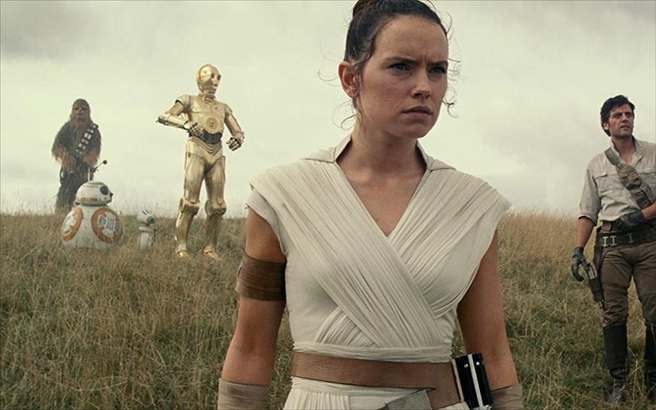 «Star Wars: Skywalker - Η Άνοδος». Η ιστορία μιας ολόκληρης γενιάς φτάνει στο τέλος της. Τo τελευταίο κεφάλαιο της νέας τριλογίας του «Πολέμου των Άστρων», που ξεκίνησε με τον Τζέι Τζέι Έιμπραμς, ολοκληρώνεται με τον ίδιο πίσω από την κάμερα.