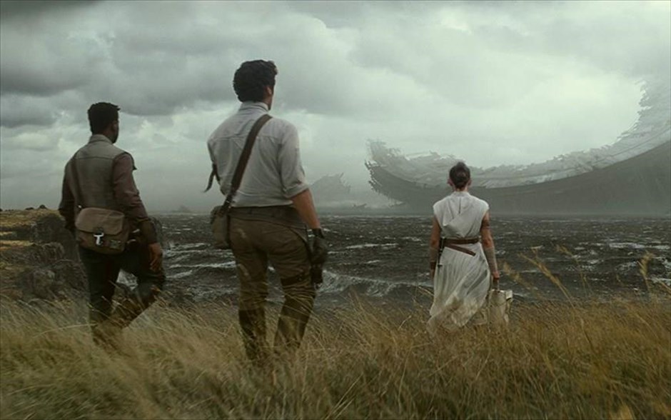 «Star Wars: Skywalker - Η Άνοδος». Η ιστορία μιας ολόκληρης γενιάς φτάνει στο τέλος της. Τo τελευταίο κεφάλαιο της νέας τριλογίας του «Πολέμου των Άστρων», που ξεκίνησε με τον Τζέι Τζέι Έιμπραμς, ολοκληρώνεται με τον ίδιο πίσω από την κάμερα.