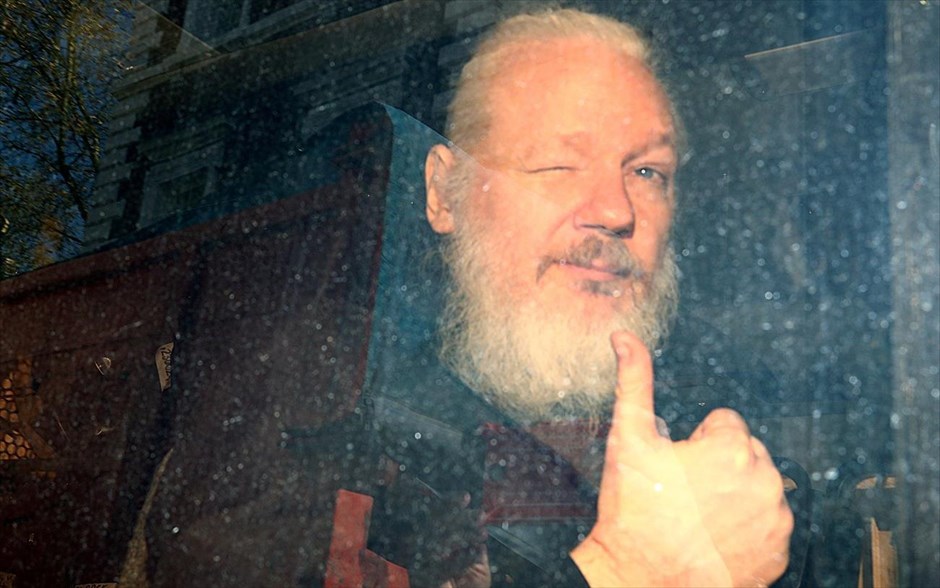 POY2019. Ο ιδρυτής της ιστοσελίδας WikiLeaks Τζούλιαν Ασάνζ λίγο μετά την σύλληψη του στο Λονδίνο