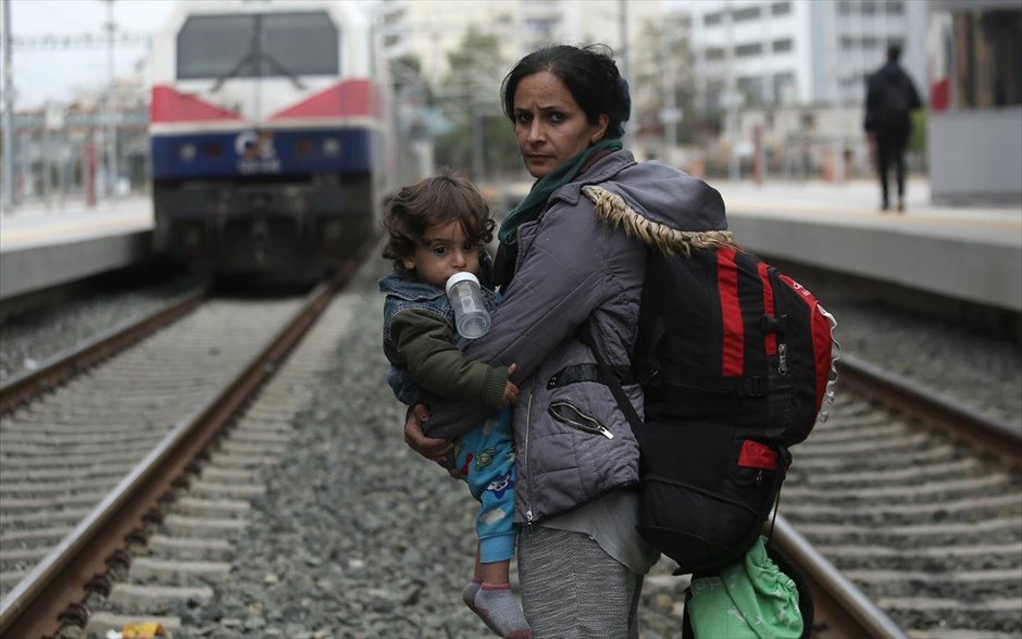 POY  2019. Κατάληψη στις σιδηροδρομικές γραμμές του σταθμού Λαρίσης από πρόσφυγες