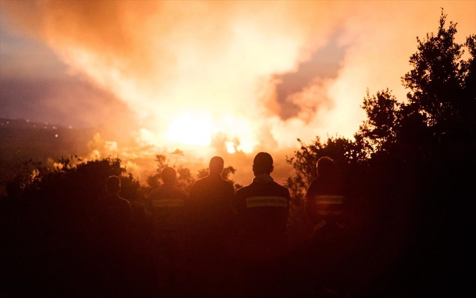 POY  2019. Επιχείρηση της Πυροσβεστικής για την κατάσβεση της πυρκαγιάς που καίει, κοντά στο χωριό Γαβαλάς, στην Έυβοια, 6 Ιουλίου, 2019