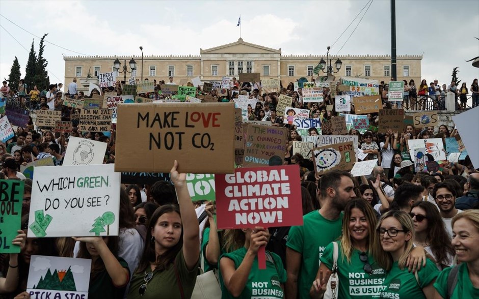 POY  2019. Μαθητικό συλλαλητήριο για την κλιματική αλλαγή, που διοργανώνεται από το κίνημα «#FridaysforFuture Greece», στα πλαίσια της αντίστοιχης παγκόσμιας διαμαρτυρίας, στην Πλατεία Συντάγματος