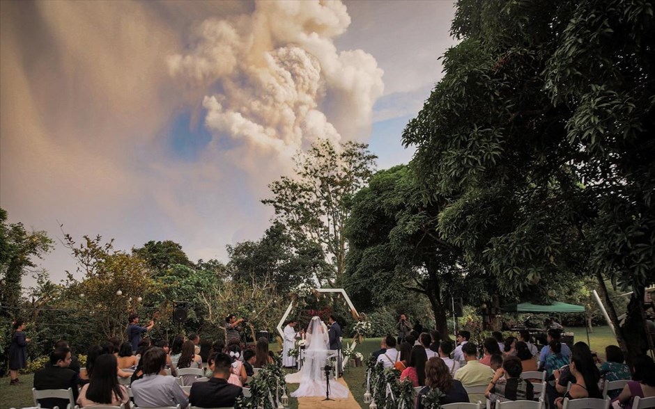 Φιλιππίνες- ηφαίστειο Ταάλ. Τελετή γάμου παρά την απειλή του ηφαιστείου