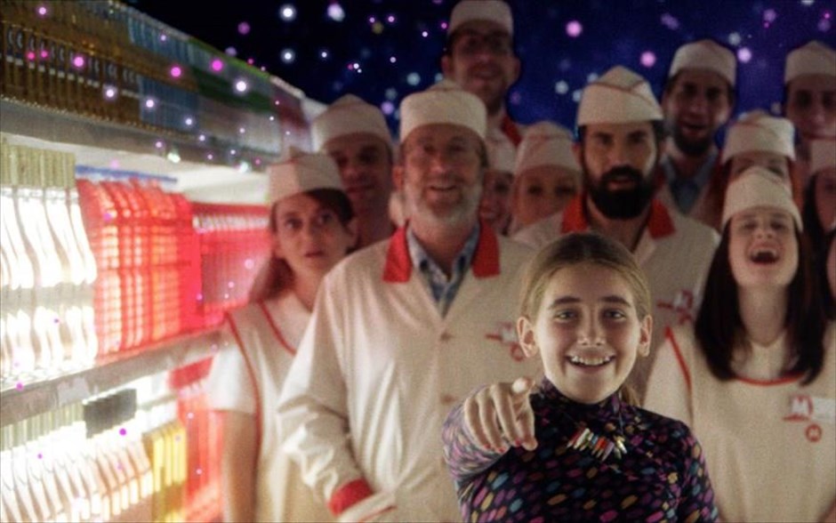 «Cosmic Candy». Στην υπόθεση, η Άννα, μια μοναχική και ιδιόρρυθμη ταμίας σουπερμάρκετ αναγκάζεται να πάρει υπό την προστασία της το δεκάχρονο κορίτσι του διπλανού διαμερίσματος, ύστερα από τη μυστηριώδη εξαφάνιση του πατέρα του.