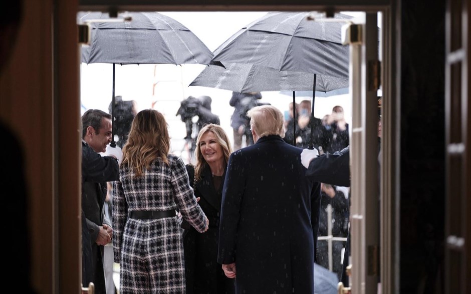 January Best . 7 Ιανουαρίου 2020: Ο πρωθυπουργός Κυριάκος Μητσοτάκης με τη σύζυγό του Μαρέβα Μητσοτάκη με τον πρόεδρο των ΗΠΑ Ντόναλντ Τραμπ και τη σύζυγό του Μελάνια Τραμπ στον Λευκό Οίκο.