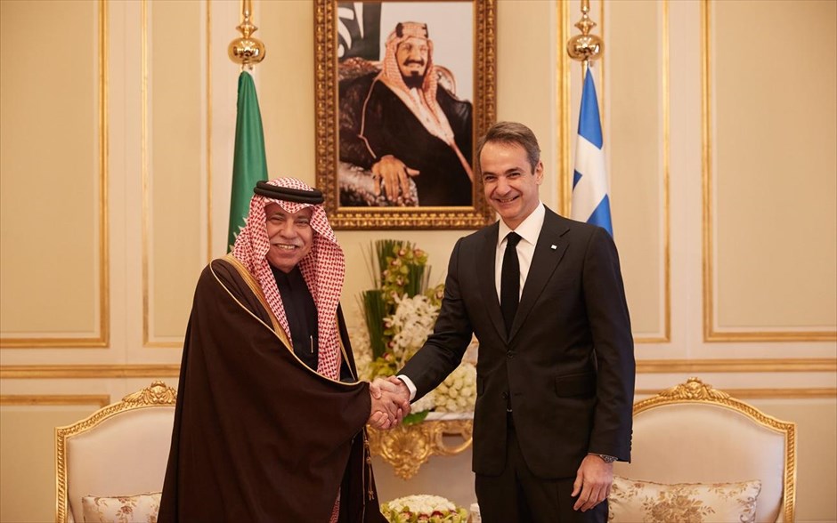 Μητσοτάκης- Κασάμπι- Σαουδική Αραβία . Με τον υπουργό Εμπορίου και Επενδύσεων της αραβικής χώρας, δρ. Μαγίντ μπιν Αμπντουλάχ Αλ Κασάμπι