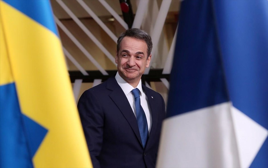 Ευδιάθετος στις Βρυξέλλες ο πρωθυπουργός. Ο Έλληνας πρωθυπουργός, Κυριάκος Μητσοτάκης κατά την είσοδό του στην έκτακτη συνεδρίαση του Ευρωπαϊκού Συμβουλίου για το&nbsp;Πολυετές Δημοσιονομικό Πλαίσιο 2021-2027, στις Βρυξέλλες.
