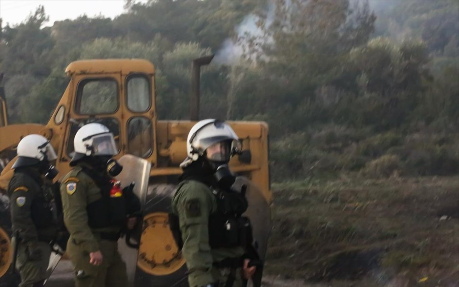 Επεισόδια - Λέσβος - Καράβας-Επιλεγμένη περιοχή χώρου συγκέντρωσης μεταναστών και προσφύγων. 
