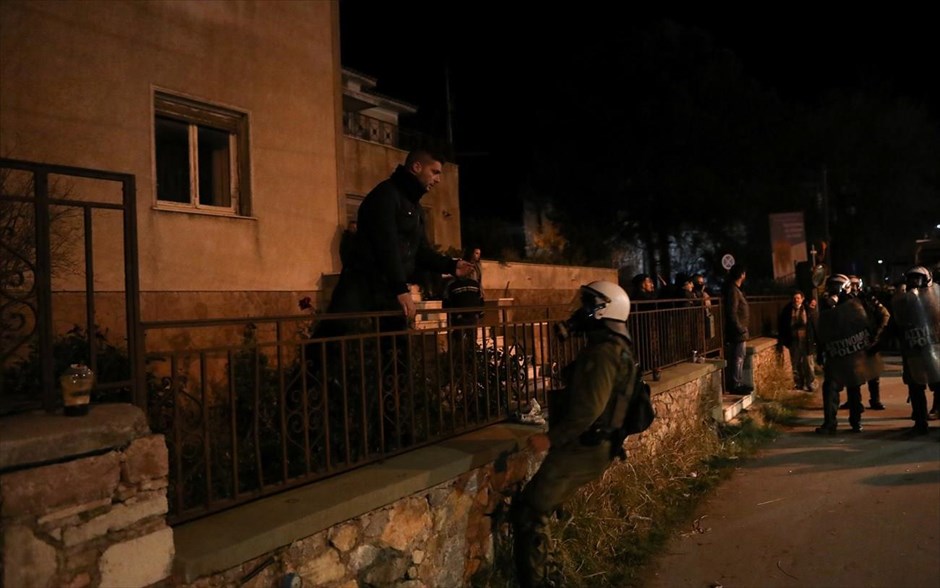 Επεισόδια - Λέσβος - Καράβας-Επιλεγμένη περιοχή χώρου συγκέντρωσης μεταναστών και προσφύγων. 
