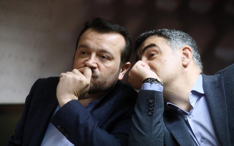 Χαλαροί στην παρουσίαση βιβλίου . Ο Νίκος Παππάς και ο Κώστας Βαξεβάνης στην παρουσιάση βιβλίου του Δημήτρη Χατζηνικόλα «Γράμμα στο παιδί που ήμουνα κάποτε».&nbsp;