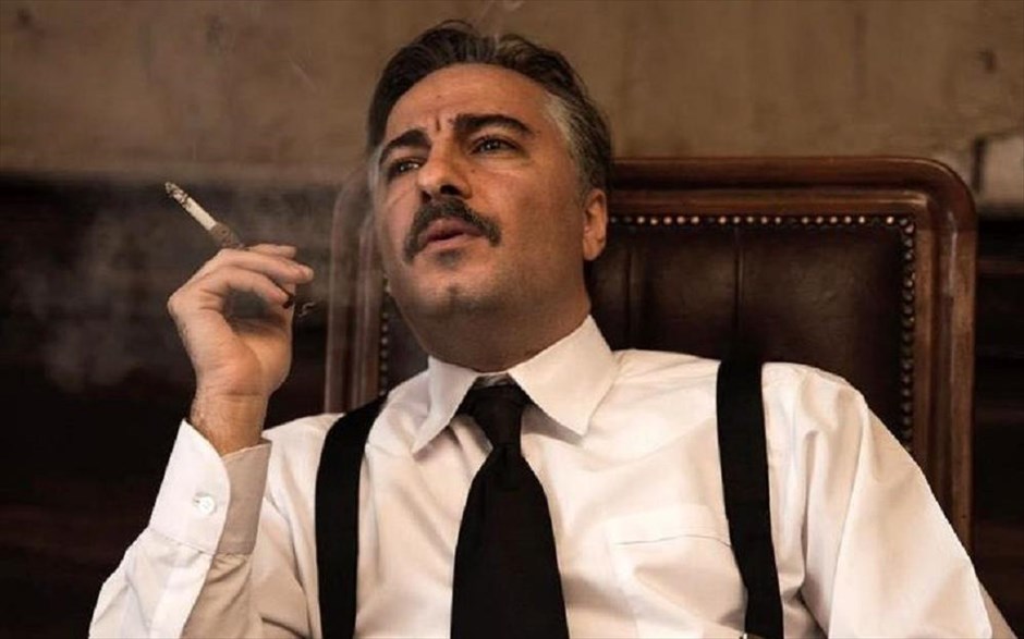 Ο Φύλακας. Το αγωνιώδες θρίλερ του Νιμά Τζαβιντί μάς μεταφέρει στη δεκαετία του 1960, στο Ιράν, επί τελευταίου Σάχη. Στη μέση του πουθενά, σε μια φυλακή που εκκενώνεται για να κατεδαφιστεί, ο ταγματάρχης Γιαχέντ κορδώνεται για την επικείμενη προαγωγή του. Σύντομα, ωστόσο, θα δει τα γαλόνια του να κινδυνεύουν, όταν ένας θανατοποινίτης κρατούμενος εξαφανίζεται μυστηριωδώς.
&nbsp;