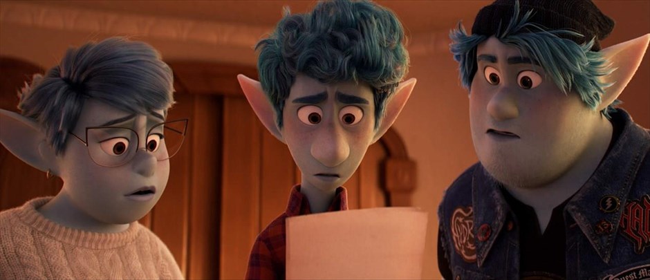 Φύγαμε. Στη νέα ταινία της Pixar, σε σκηνοθεσία Νταν Σκάνλον, πρωταγωνιστούν δύο αδέρφια-ξωτικά που έχουν την ευκαιρία να φέρουν τον πατέρα τους ξανά στη ζωή, για μία ημέρα, χάρη σε ένα μαγικό ραβδί και ένα ξόρκι που τους έχει αφήσει.