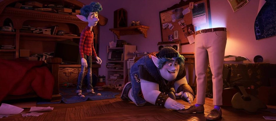 Φύγαμε. Στη νέα ταινία της Pixar, σε σκηνοθεσία Νταν Σκάνλον, πρωταγωνιστούν δύο αδέρφια-ξωτικά που έχουν την ευκαιρία να φέρουν τον πατέρα τους ξανά στη ζωή, για μία ημέρα, χάρη σε ένα μαγικό ραβδί και ένα ξόρκι που τους έχει αφήσει.