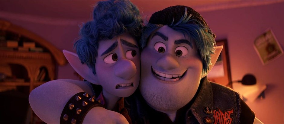 Φύγαμε. Στη νέα ταινία της Pixar, σε σκηνοθεσία Νταν Σκάνλον, πρωταγωνιστούν δύο αδέρφια-ξωτικά που έχουν την ευκαιρία να φέρουν τον πατέρα τους ξανά στη ζωή, για μία ημέρα, χάρη σε ένα μαγικό ραβδί και ένα ξόρκι που τους έχει αφήσει.