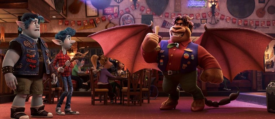 Φύγαμε. Στη νέα ταινία της Pixar, σε σκηνοθεσία Νταν Σκάνλον, πρωταγωνιστούν δύο αδέρφια-ξωτικά που έχουν την ευκαιρία να φέρουν τον πατέρα τους ξανά στη ζωή, για μία ημέρα, χάρη σε ένα μαγικό ραβδί και ένα ξόρκι που τους έχει αφήσει.