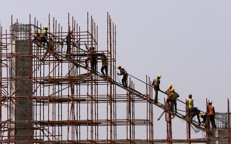 Εργασία στη Νιγηρία . Εργάτες δουλεύουν σε εργοτάξιο στο Διεθνές Αεροδρόμιο&nbsp;Nnamdi Azikiwe στην&nbsp;Αμπούτζα της Νιγηρίας.&nbsp;