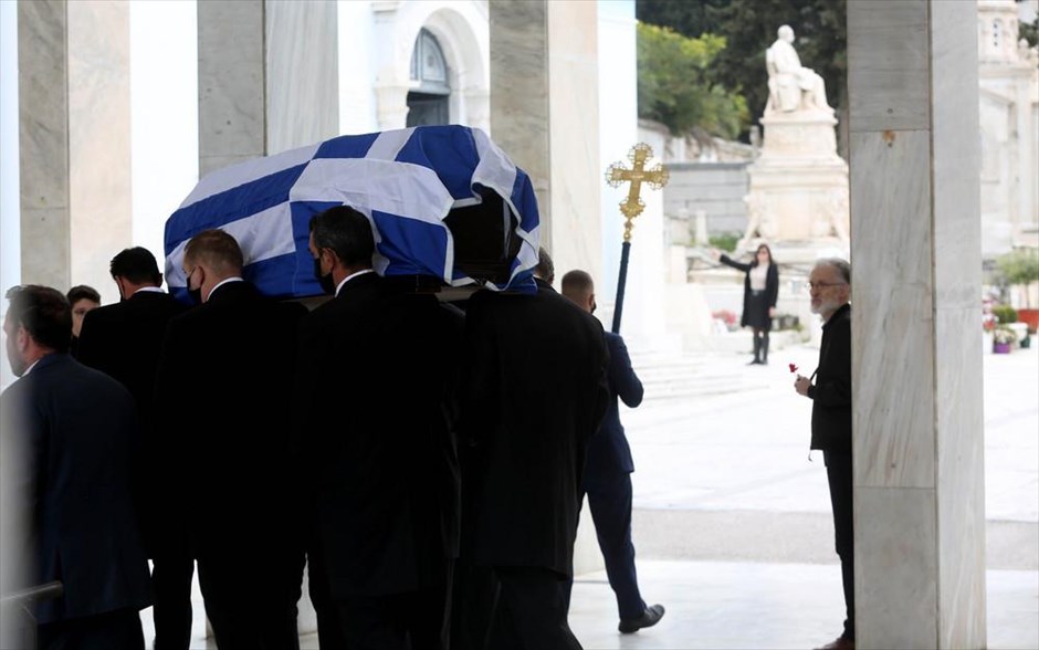 Το τελευταίο αντίο στο «σύμβολο της Αντίστασης». Στον Ιερό Ναό των Αγίων Θεοδώρων του Α