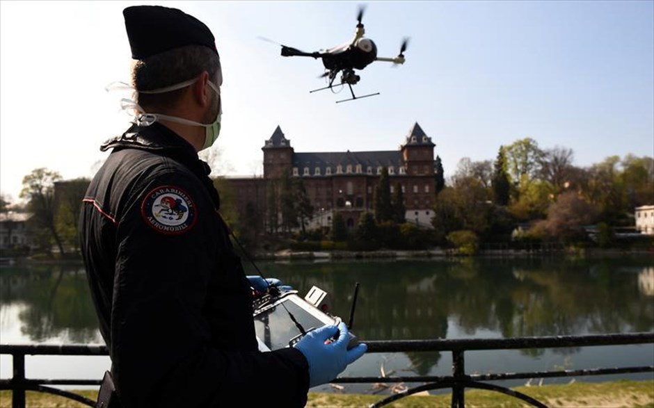 Ρομπότ και drone στη μάχη κατά του κορωνοϊού . Παρακολούθηση της συμμόρφωσης των μέτρων κοινωνικής αποστασιοποίησης στο Τορίνο