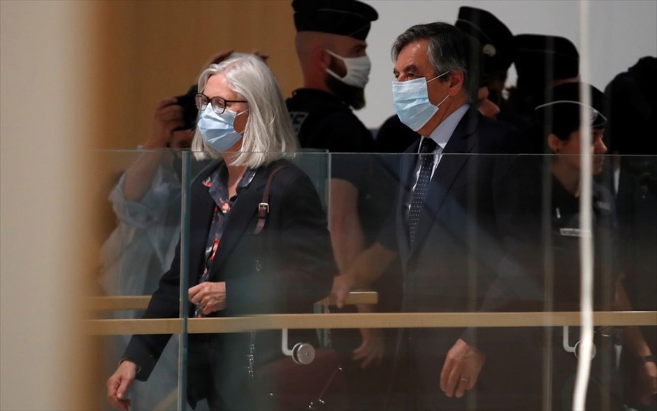 Ένοχοι για το «Penelope Gate». Ένοχοι κρίθηκαν από τη γαλλική δικαιοσύνη ο πρώην πρωθυπουργός της Γαλλίας Φρανσουά Φιγιόν και η σύζυγός του Πενέλοπε για το σκάνδαλο «Penelope Gate».