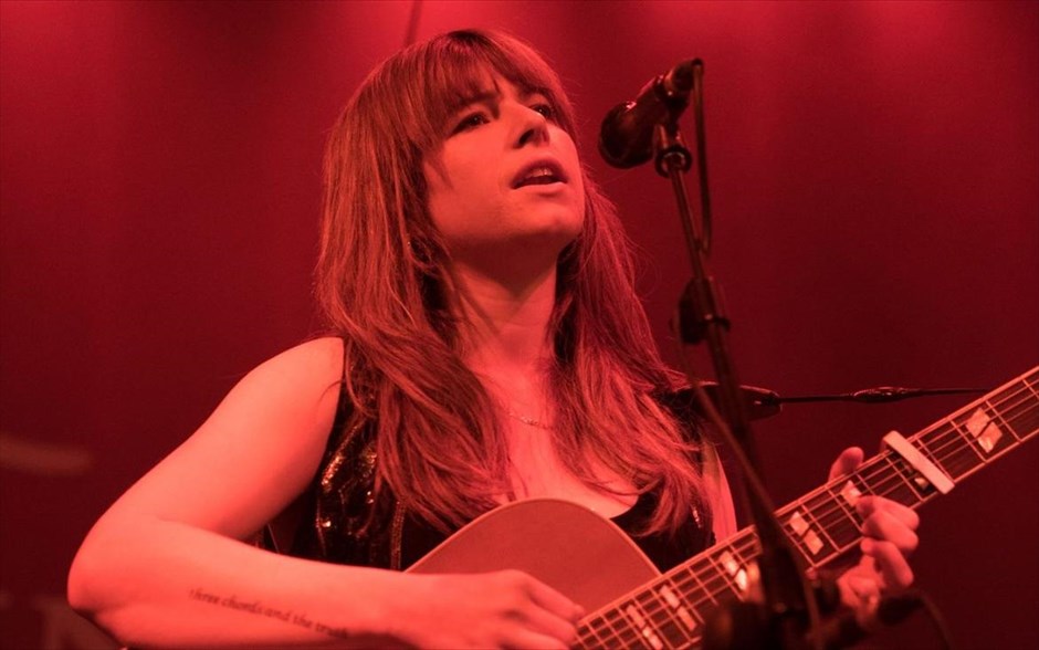 «Wild Rose». Στο μουσικό δράμα του Τομ Χάρπερ, που έφερε την πρωταγωνίστριά του, Τζέσι Μπάκλεϊ, στις υποψηφιότητες των BAFTA, μια 23χρονη με δύο ανήλικα παιδιά, που μόλις αποφυλακίστηκε, αποφασίζει να αφήσει την Γλασκώβη για το Νάσβιλ, το λίκνο της κάντρι μουσικής, και να γίνει μια πετυχημένη τραγουδίστρια.&nbsp;